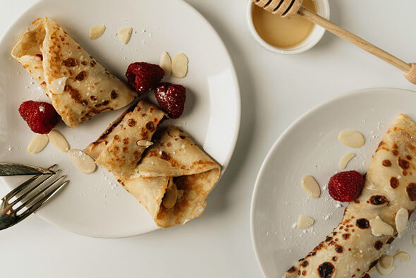 Crêpes avec des framboises