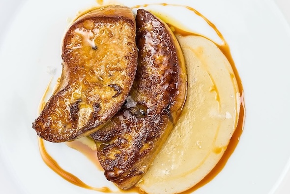 Présentation élégante du foie gras